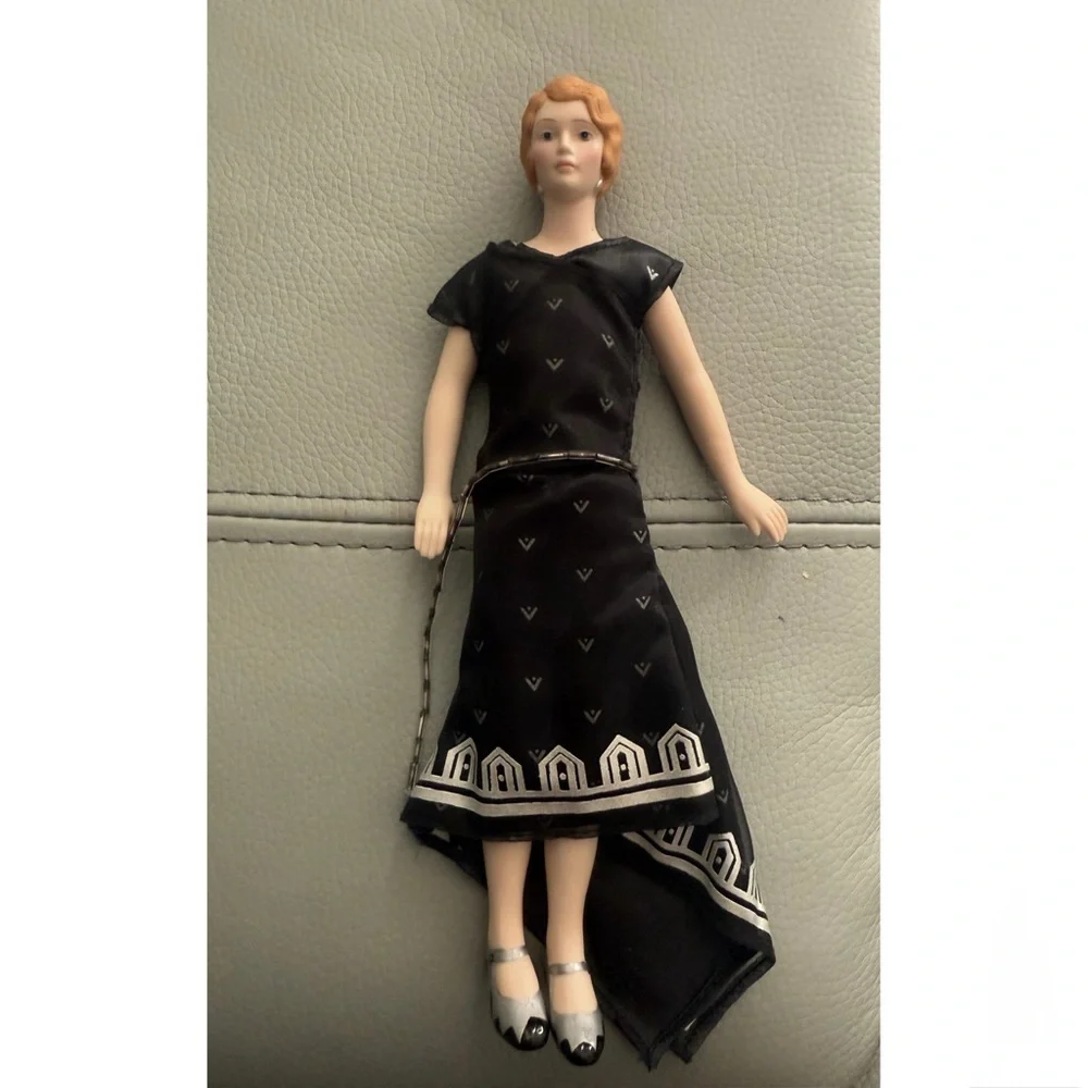 Vintage Avon Roaring 20s Flapper Girl Doll Porcelain 1989 9